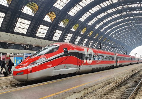 6 Trenitalia Frecciarossa 1000: 300km/h Italy