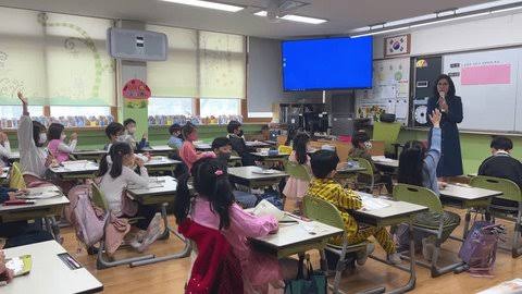 South Korea Ban Mobile In Classroom जाने पूरी जानकारी