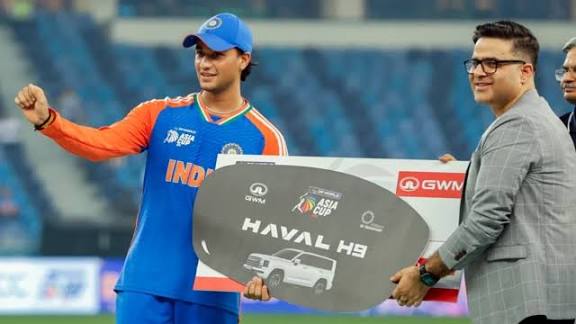 अभिषेक शर्मा को विदेशी लग्ज़री कार मिली, लेकिन भारत में क्यों नहीं चला पाएँगे